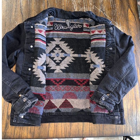 Wrangler Black Jean Jacket with Patterned Lining - Picture 14 of 16